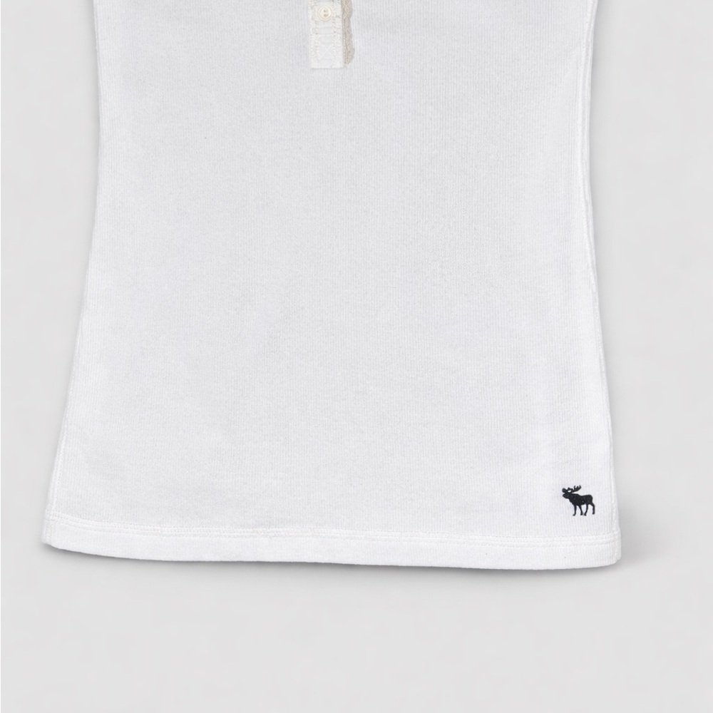 Y2K Abercrombie White Ribbed Henley Baby Tee Moose Logo Fitted XS/S (Kids XL) - Picture 3 of 6